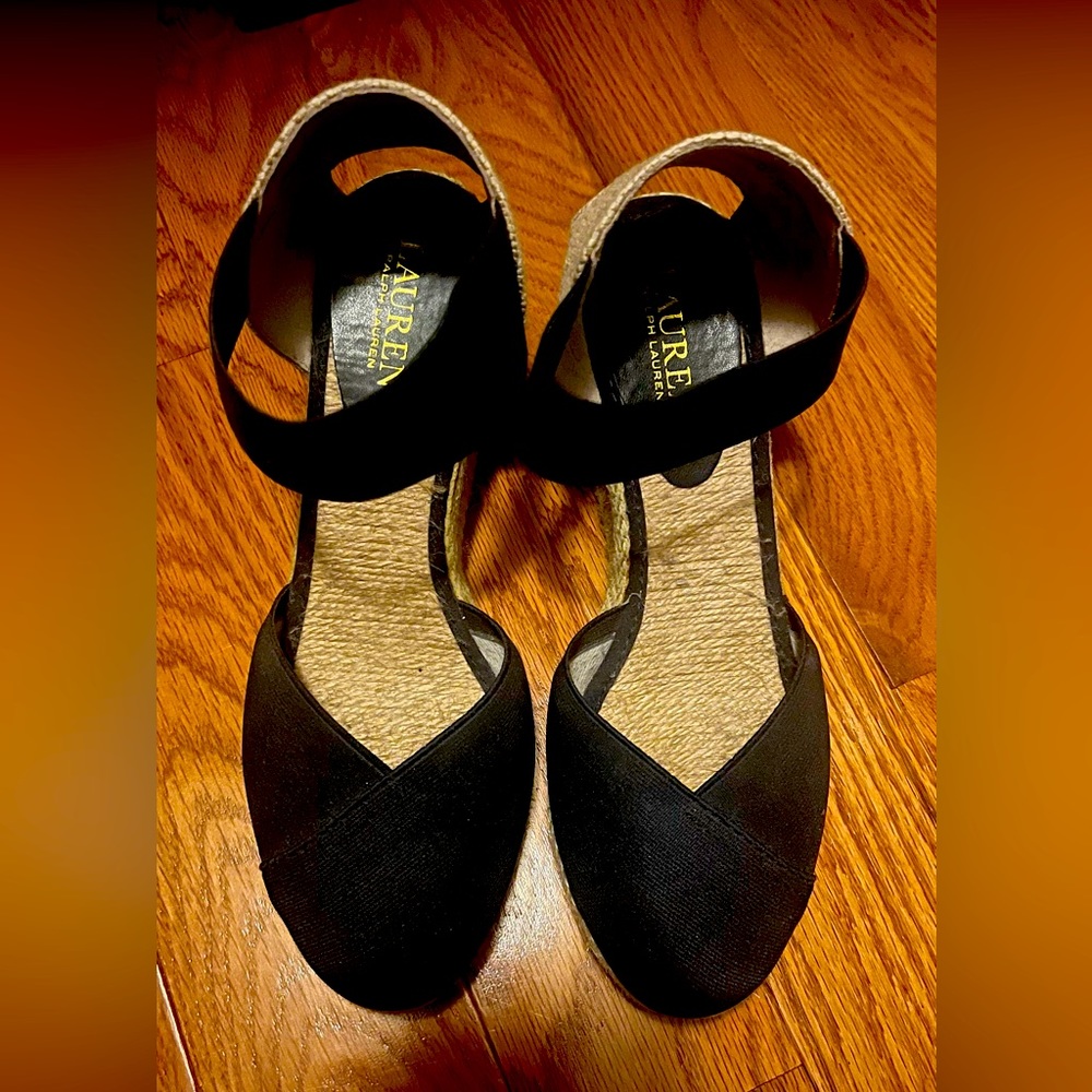 Ralph lauren close toe wedge sandals. Very comfortable. Size 8M